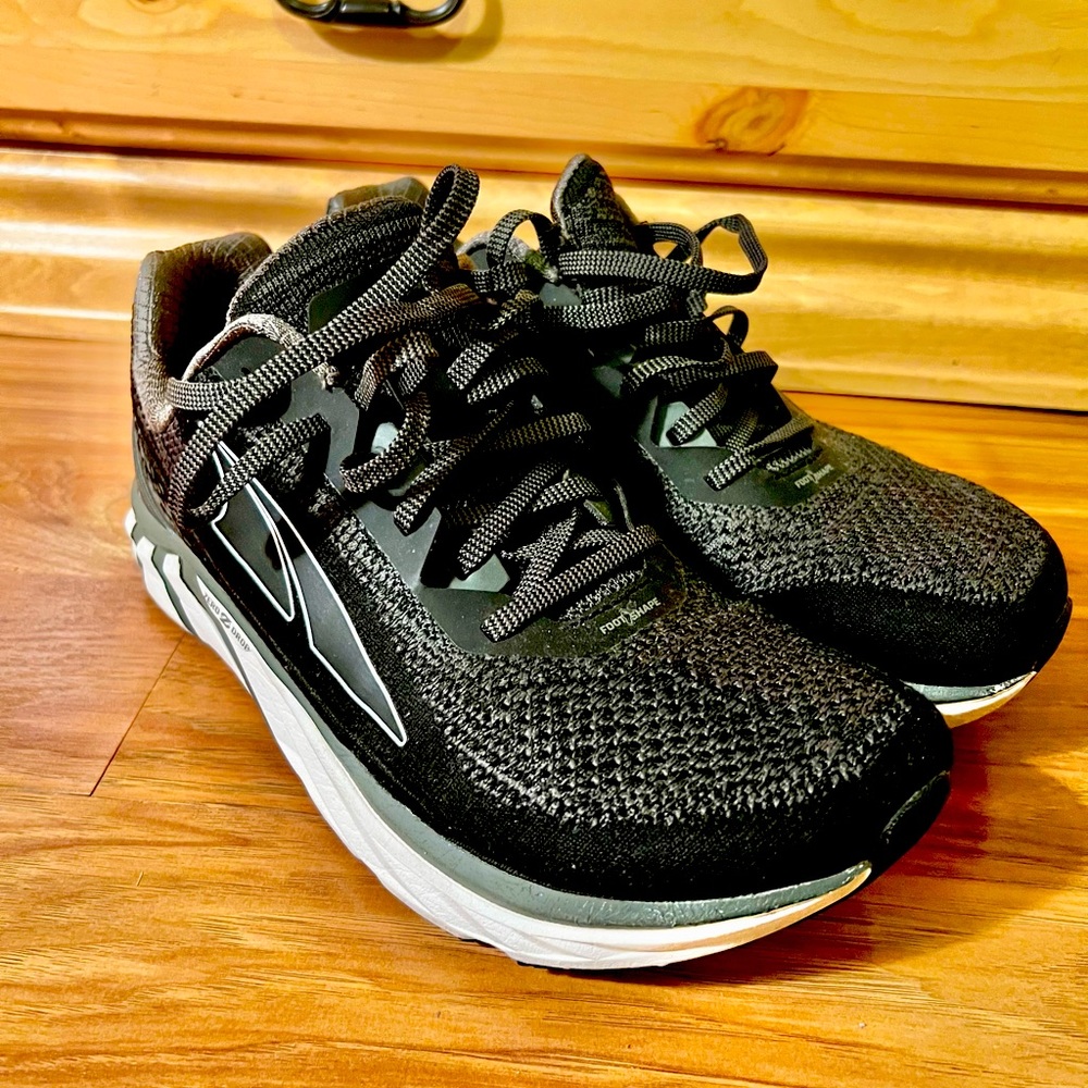 Altra Torin 4 Plus Like new